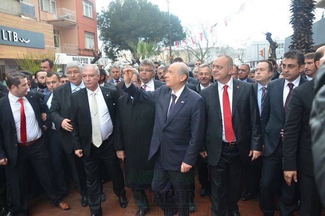 MHP LİDERi DEVLET BAHÇELİ AKHİSARLILAR İLE BULUŞTU